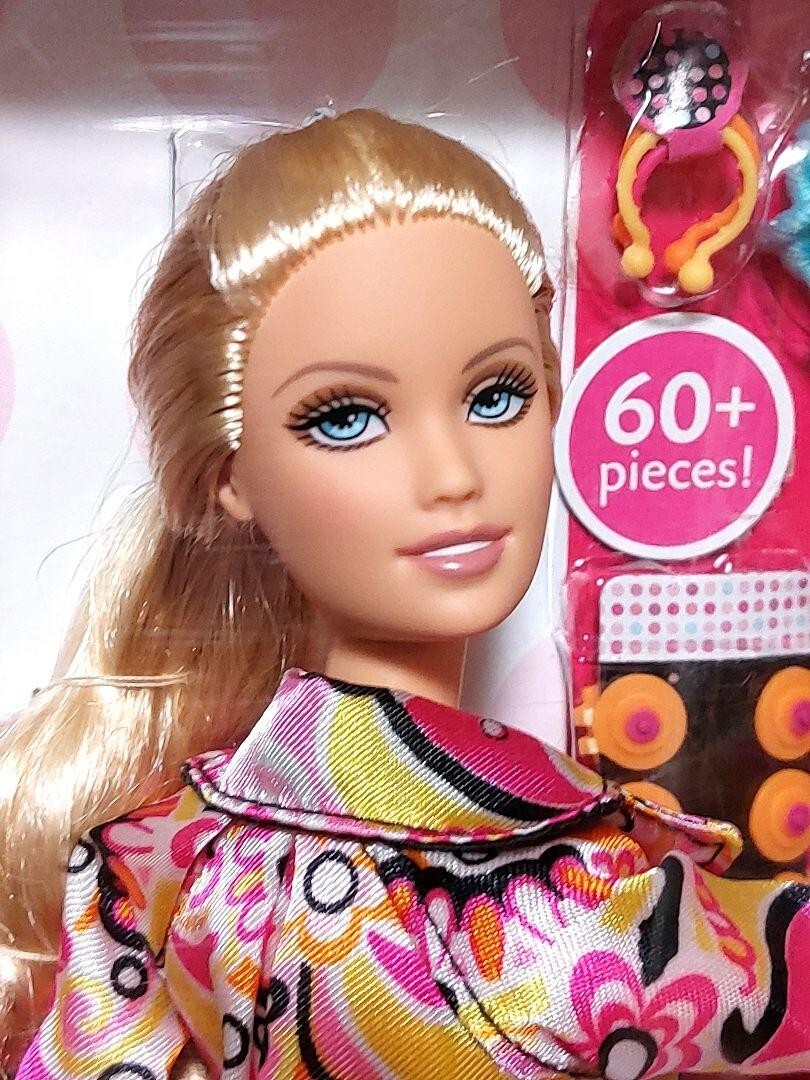 Barbie Fashion Fever Hair Shop Doll Playset 2006 Mattel