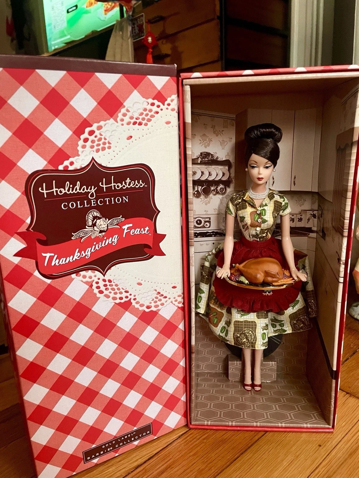 2010 Barbie Holiday Hostess Thanksgiving Feast Gold Label LE 3100 T2160 NRFB